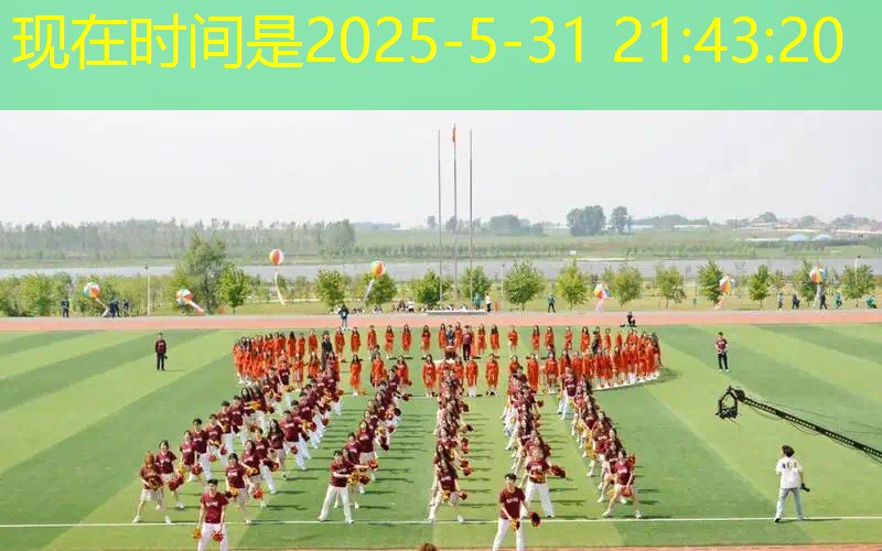 ag真人官方网：实拍游戏原画师画画